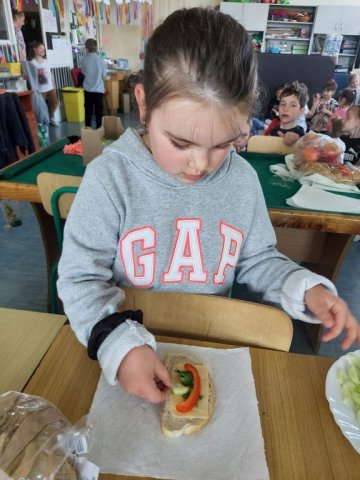 b_1024_768_0_00_images_2022_2023_Swietlica_Kanapki_343191399_625063579069330_8436973131019418665_n